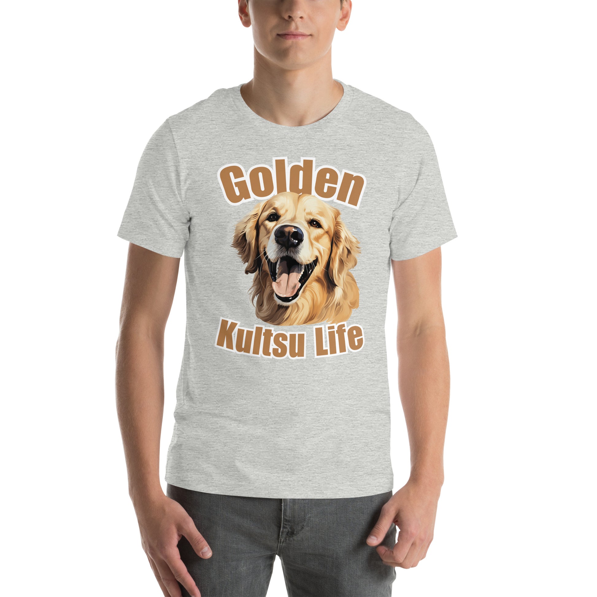 Mies, jolla päällään harmaa unisex t-paita, jossa veikeän kultaisennoutajan kuva ja teksti "Golden Kultsu Life".