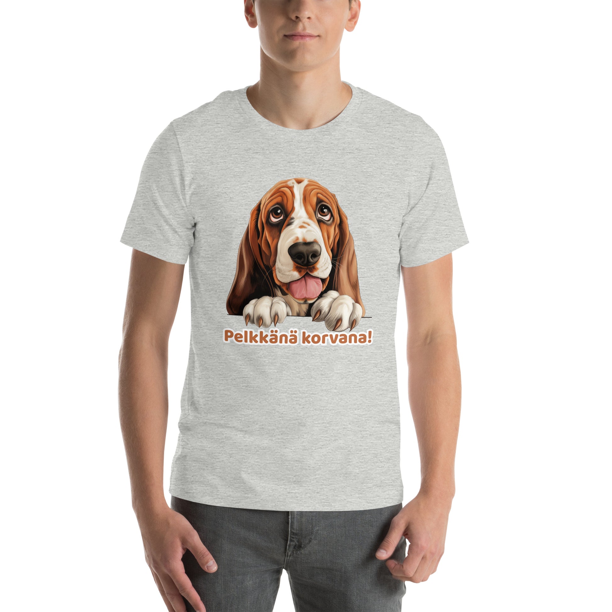 Atleettisenharmaa unisex  t-paita, jossa kurkista basset hound -koira ja teksti "Pelkkänä korvana!"