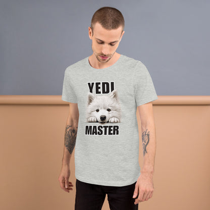 Mies päällään harmaa t-paita, jossa samojedinkoiran kuva ja teksti "YEDI MASTER".