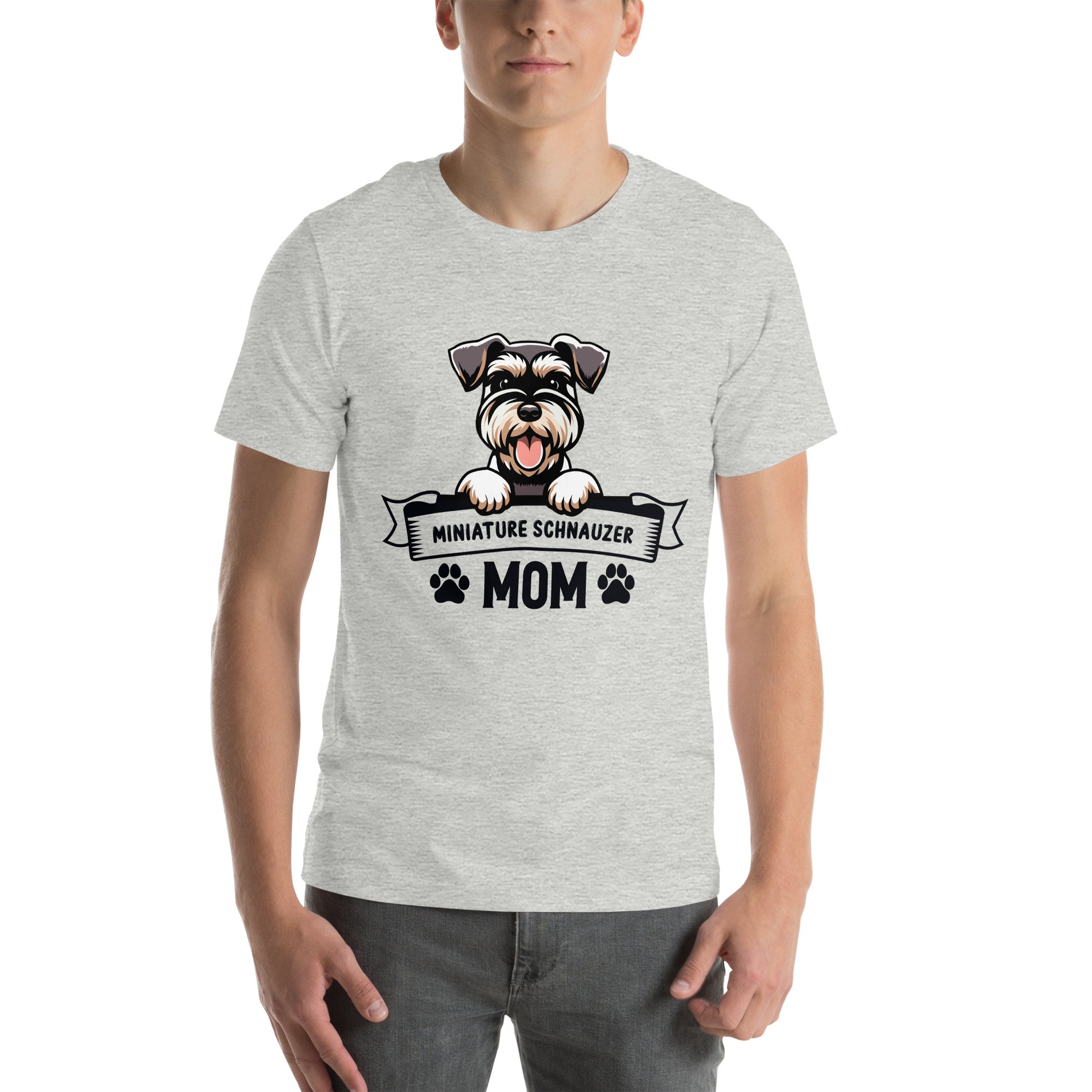 Mies harmaassa t-paidassa, jossa kääpiösnautserin kuva ja teksti "Miniatyre Schnauzer Mom".