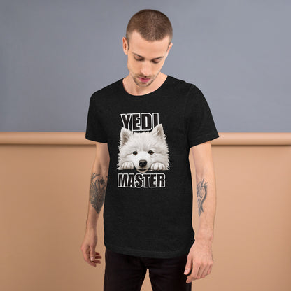 Mies päällään heather-musta t-paita, jossa samojedinkoiran kuva ja teksti "YEDI MASTER".