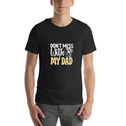 Musta labradorinnoutaja t-paita, jossa teksti "Don't Mess with My Dad".