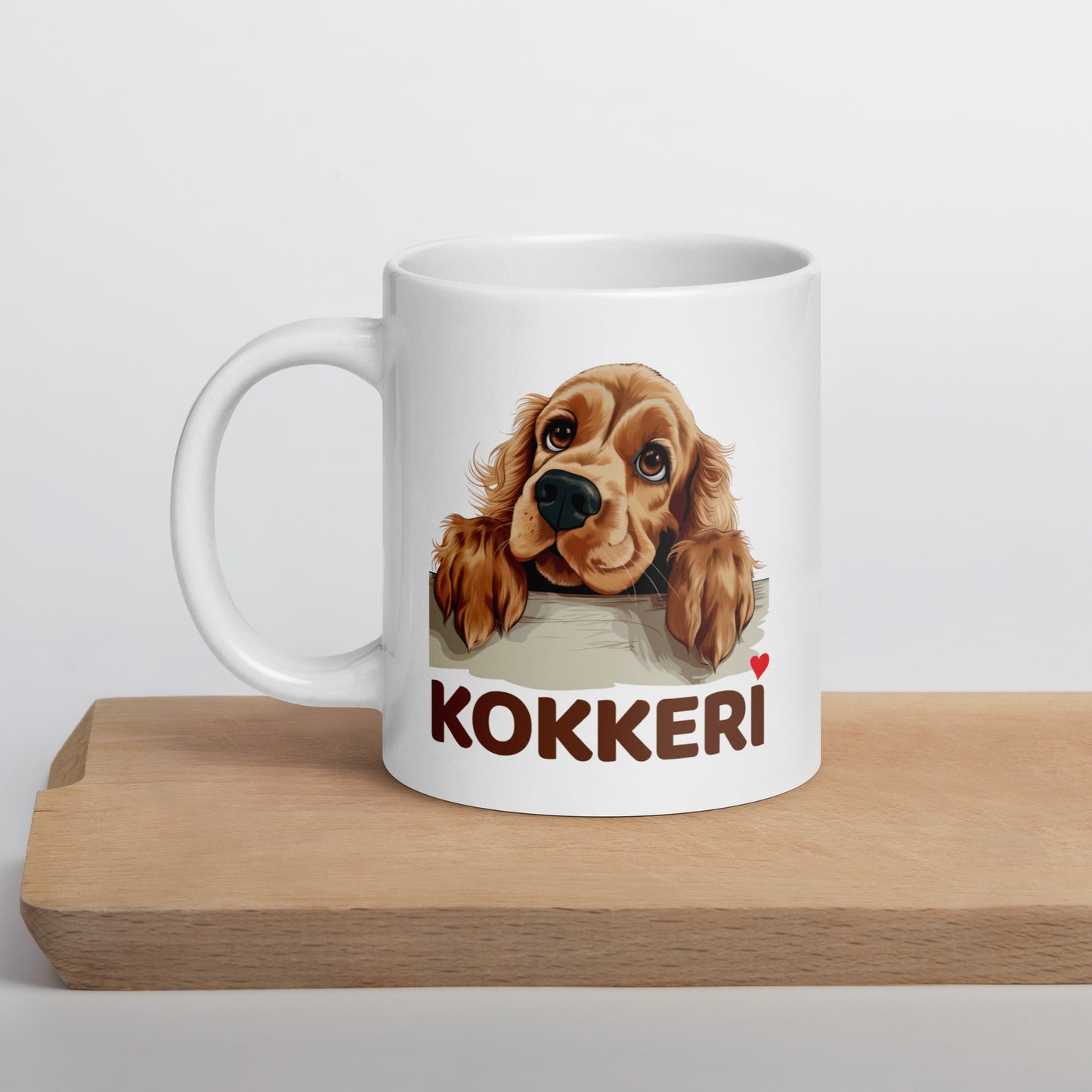 Valkoinen muki, jossa suloisen cockerspanielin kuva ja teksti "kokkeri", sydämellä varustettuna.
