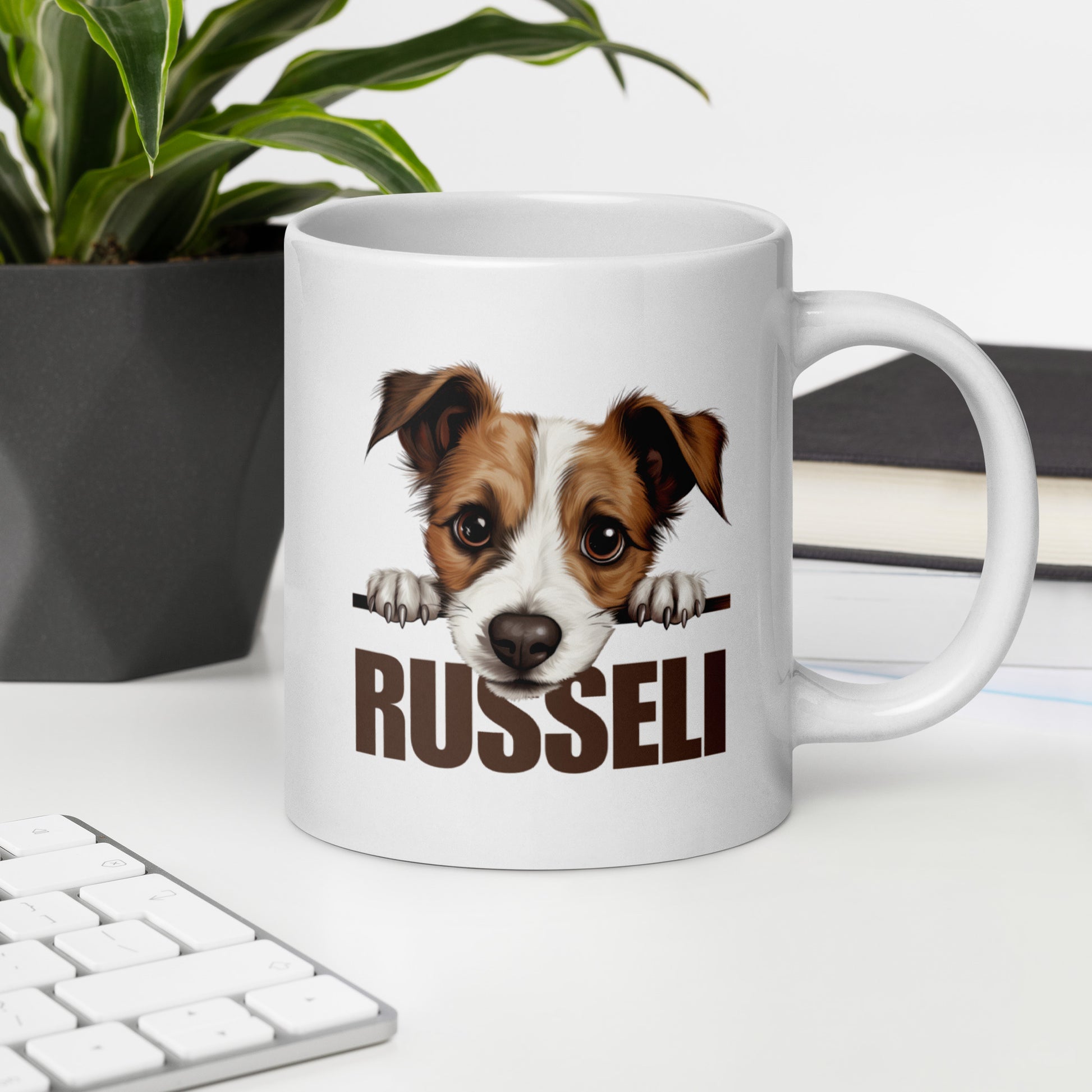 Jackrussellinterrieri muki työpöydällä.